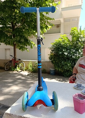 Rookie Maxi Mavi Led Işıklı Scooter