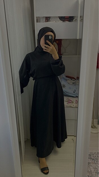 Mevsimlik siyah elbise