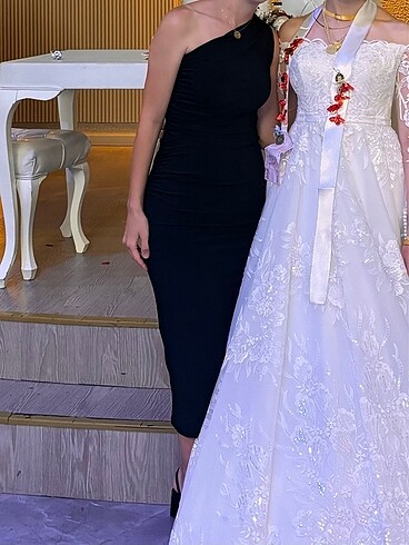 Trendyol & Milla TEK OMUZ MİDİ ELBİSE