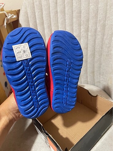 25 Beden kırmızı Renk Skechers sandalet