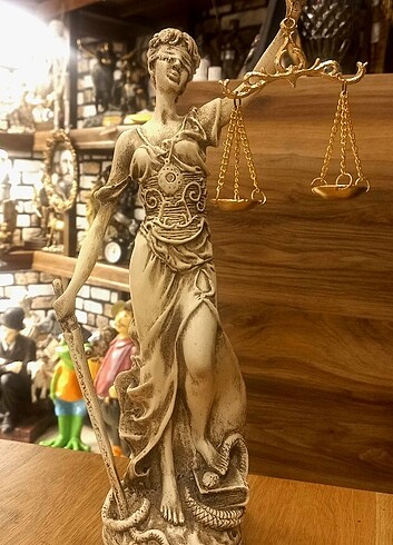Adalet heykeli 