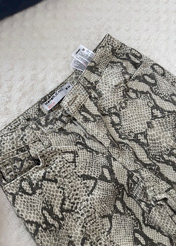 Yeşil yılan desenli pantolon - Görsel 2