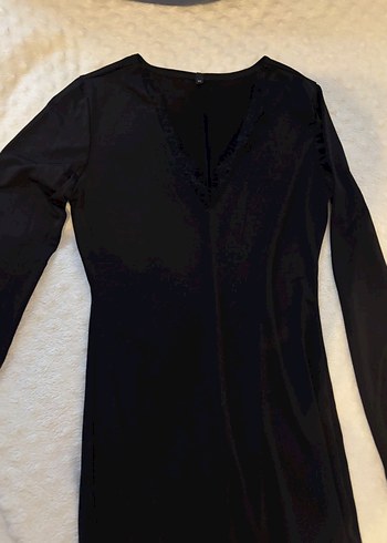 Siyah yırtmaçlı v yaka elbise - Görsel 3