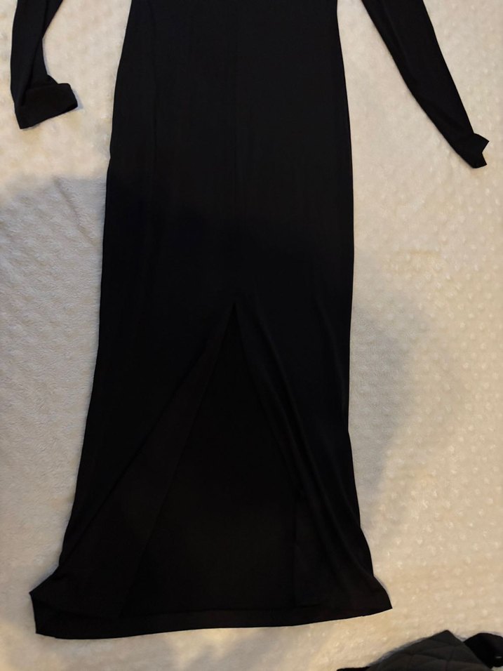 Siyah yırtmaçlı v yaka elbise - Görsel 4