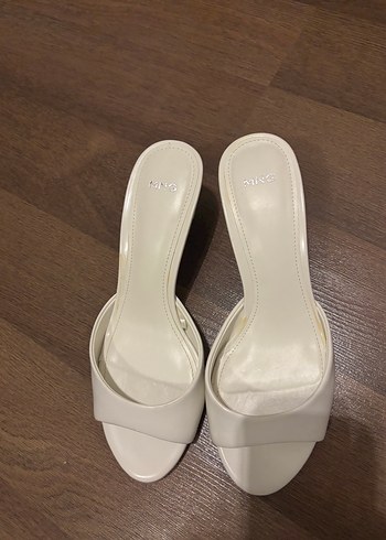 Beyaz topuklu terlik - Görsel 5