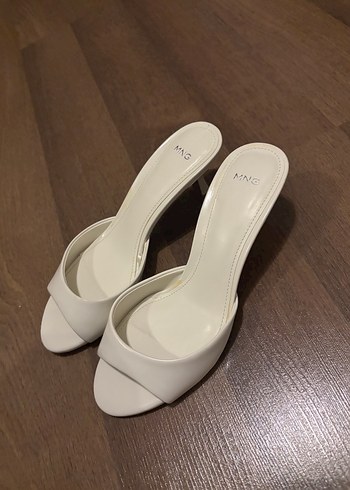 Beyaz topuklu terlik - Görsel 4