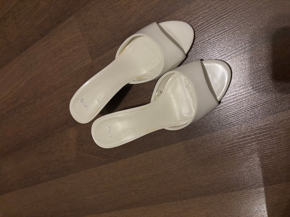 Beyaz topuklu terlik - Görsel 3