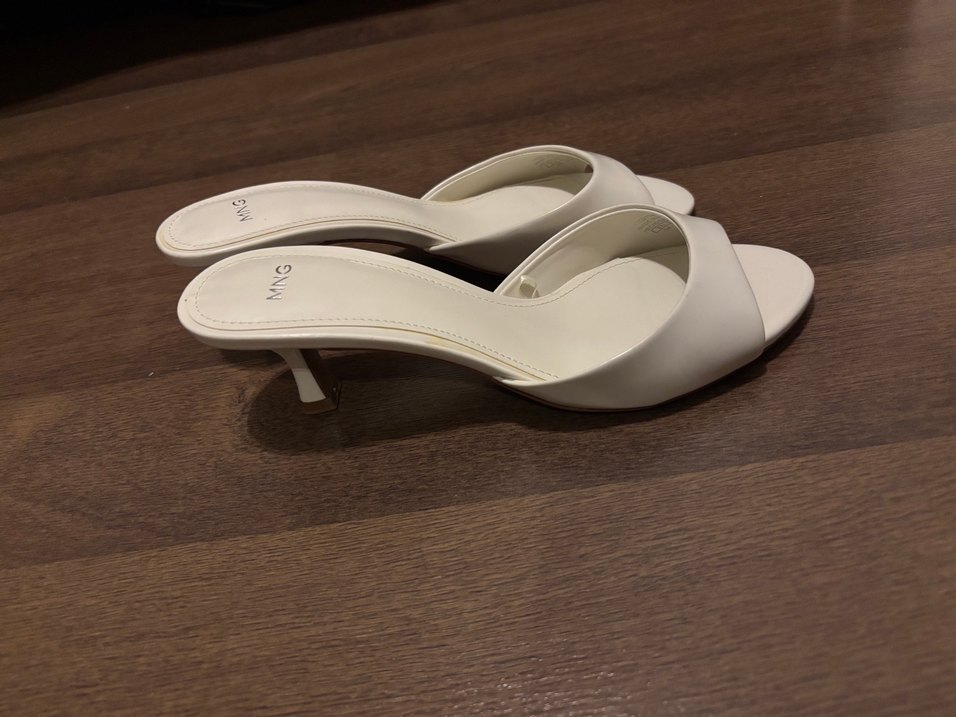 Beyaz topuklu terlik - Görsel 2