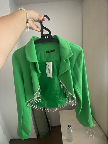 Yeşil astarlı taşlı ceket