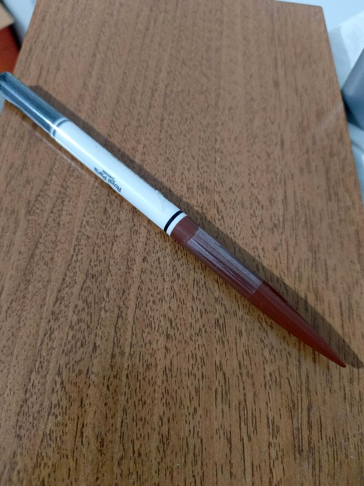 kahverengiyi kaş kalemi ve Siyah eyeliner - Görsel 2