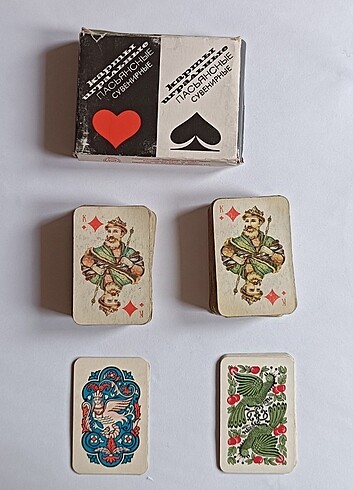 1981 Üretimi 65x45mm RUS malı kutulu iki takım iskambil destesi