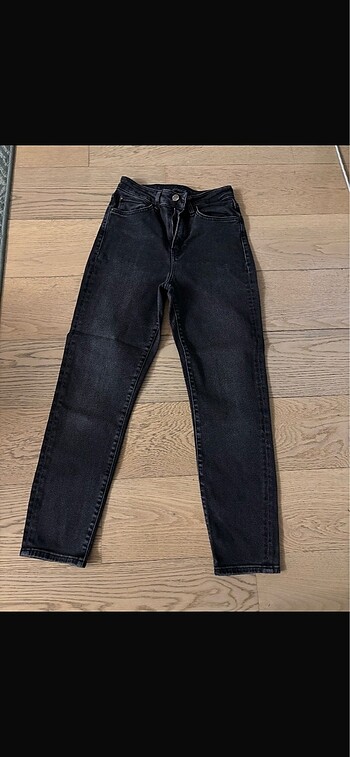 Mom jeans . Mavi marka