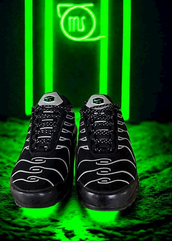NIKE AIR MAX PLUS