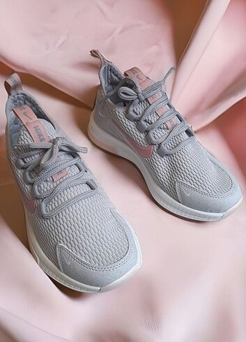 37 Beden Nike bayan spor ayakkabı