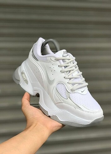 Nike 990 beyaz spor ayakkabı
