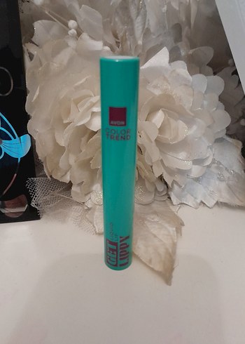 Avon Color Trend Likit Mat Ruj - Canlı Kırmızı - Görsel 2