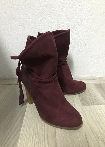Bordo Süet Püsküllü Kadın Bot