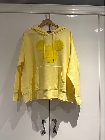 H&M Sarı Sweatshirt.