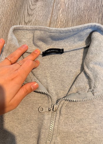 Gri Düğmeli Yüksek Yakalı Kadın Sweatshirt - Görsel 3