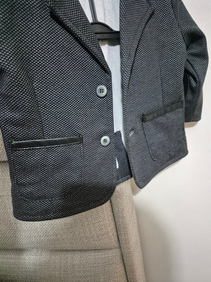 ceket bebek kollarında derı detay var bır kez falan giyildi - Görsel 2