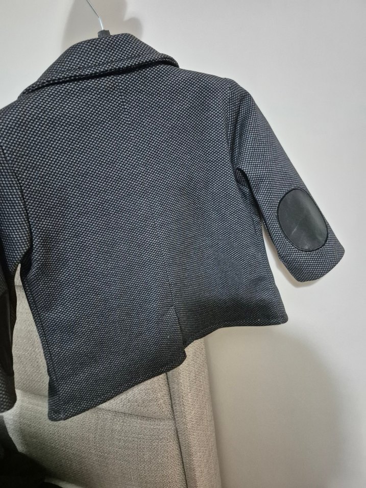 ceket bebek kollarında derı detay var bır kez falan giyildi - Görsel 3