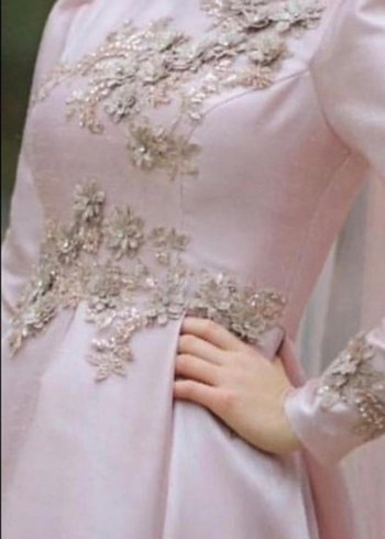 Pembe Nakışlı Uzun Kollu Nişan Elbisesi - Görsel 2