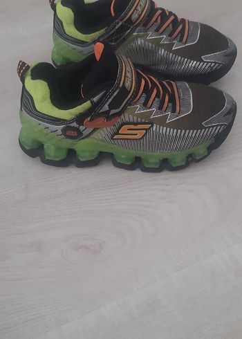 Skechers