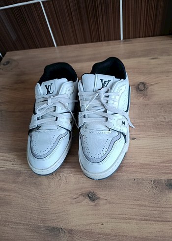 Louis Vuitton Beyaz Siyah Sneaker Orjinal