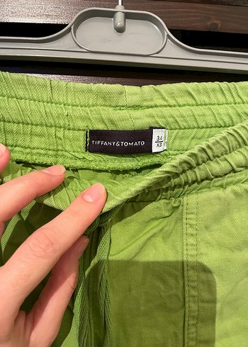 34 Beden Beli Bağcıklı Yeşil Keten Mini Şort