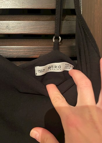 Siyah İpek Görünümlü Askılı Mini Tulum - Görsel 3