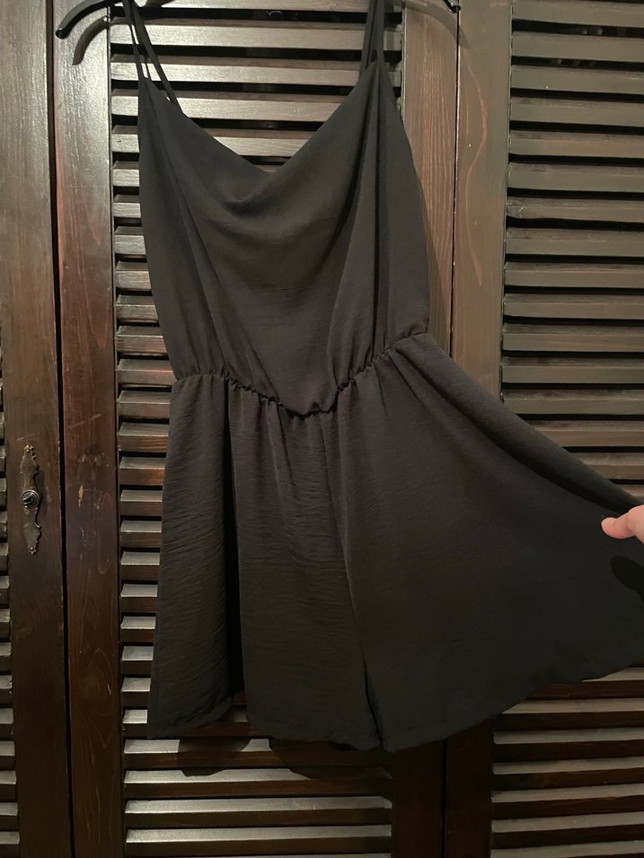 Siyah İpek Görünümlü Askılı Mini Tulum - Görsel 2