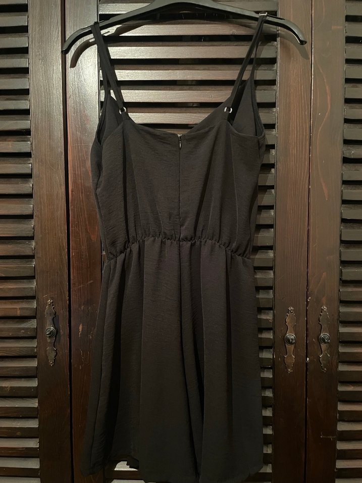 Siyah İpek Görünümlü Askılı Mini Tulum - Görsel 4