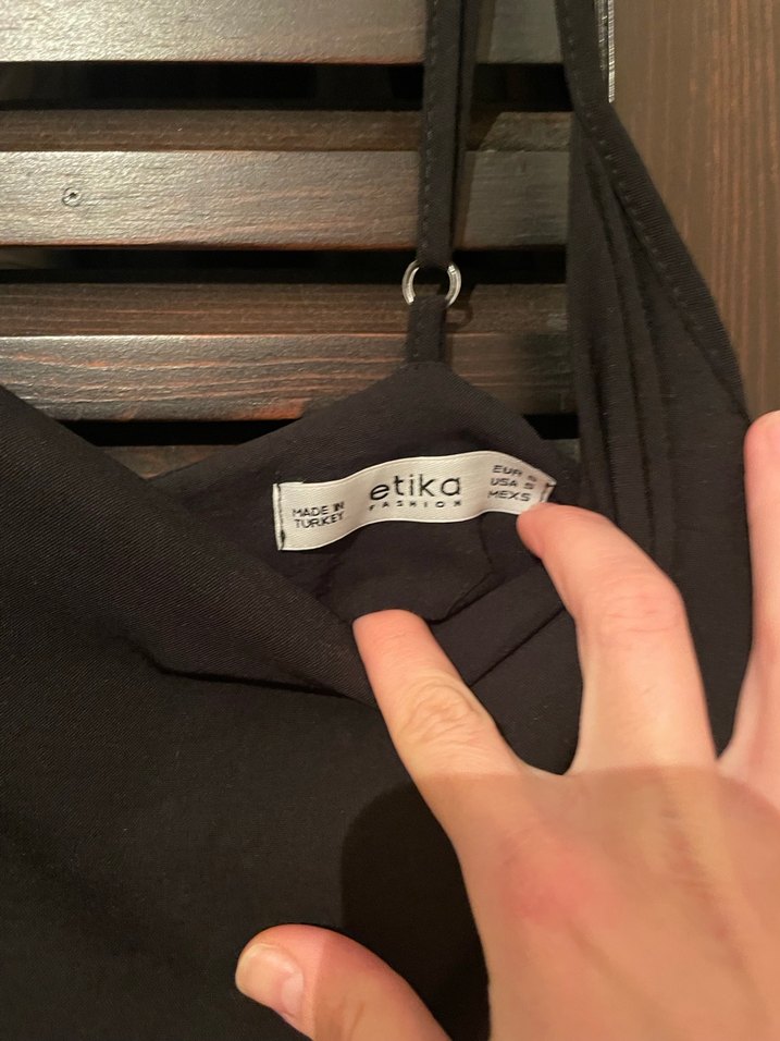 Siyah İpek Görünümlü Askılı Mini Tulum - Görsel 3