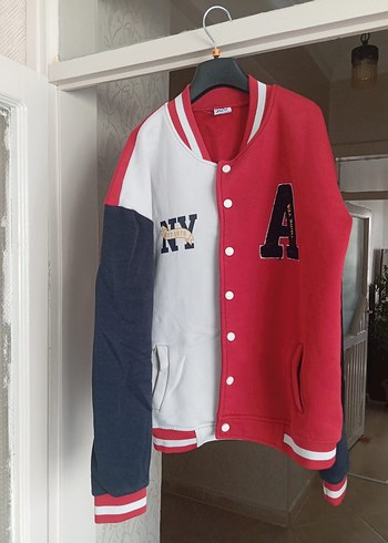 Erkek Çocuk Renkli Düğmeli Sweatshirt