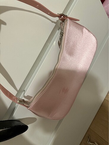 Pembe çanta