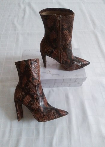 Kahverengi Yılan Desenli Stiletto Topuklu Deri Bot - Görsel 8