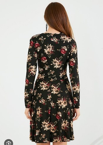 Uzun Kollu Siyah Çiçekli Midi Elbise - Görsel 2