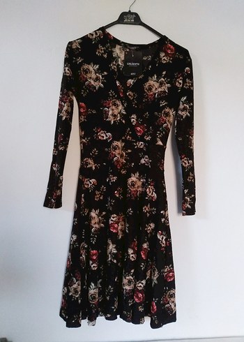 Uzun Kollu Siyah Çiçekli Midi Elbise - Görsel 5