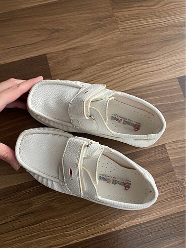 28 Beden Beyaz ayakkabı