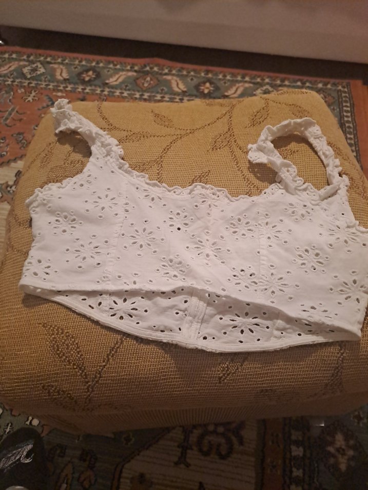 Dantel İşlemeli Beyaz Kısa Büstiyer - Görsel 3