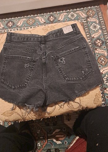 Yırtık Gri Mini Denim Şort - Görsel 3