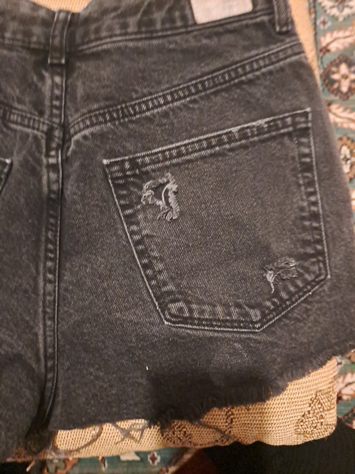 Yırtık Gri Mini Denim Şort - Görsel 4