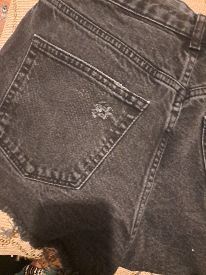 Yırtık Gri Mini Denim Şort - Görsel 5