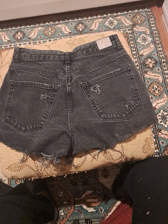 Yırtık Gri Mini Denim Şort - Görsel 3