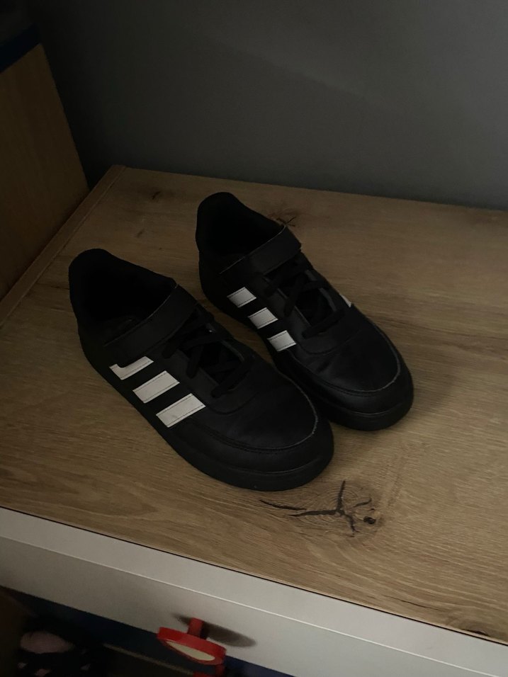 Çocuk Siyah Beyaz Çizgili Spor Ayakkabı - Görsel 2