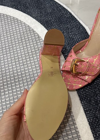 Pembe Yılan Desenli Tokalı Topuklu Terlik - Görsel 4