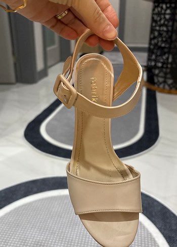 Bej Kadın Topuklu Günlük Sandalet - Görsel 4