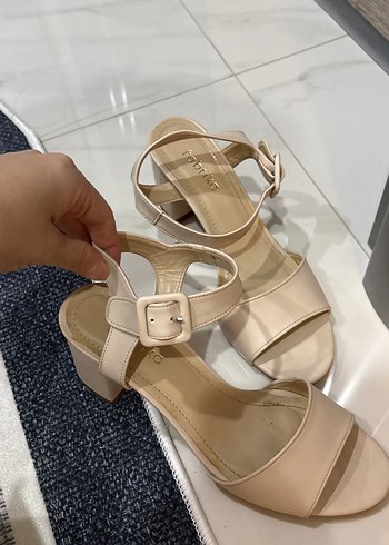 Bej Kadın Topuklu Günlük Sandalet - Görsel 2