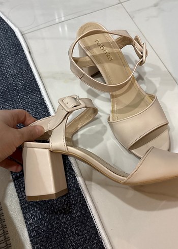 Bej Kadın Topuklu Günlük Sandalet - Görsel 3