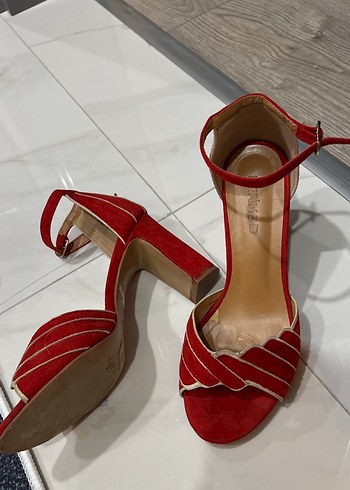 Klasik Kırmızı Süet Topuklu Kadın Ayakkabı - Görsel 2